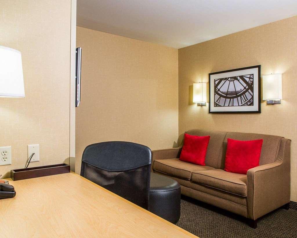 Cambria Hotel Appleton Room photo